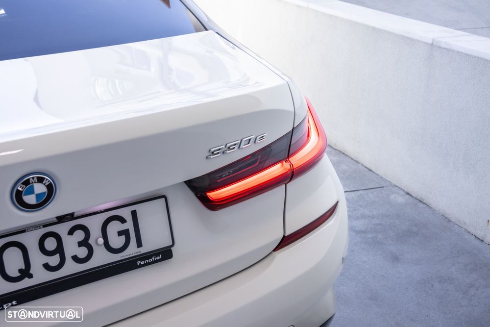 BMW 330 e Pack Desportivo M Pro Auto - 13