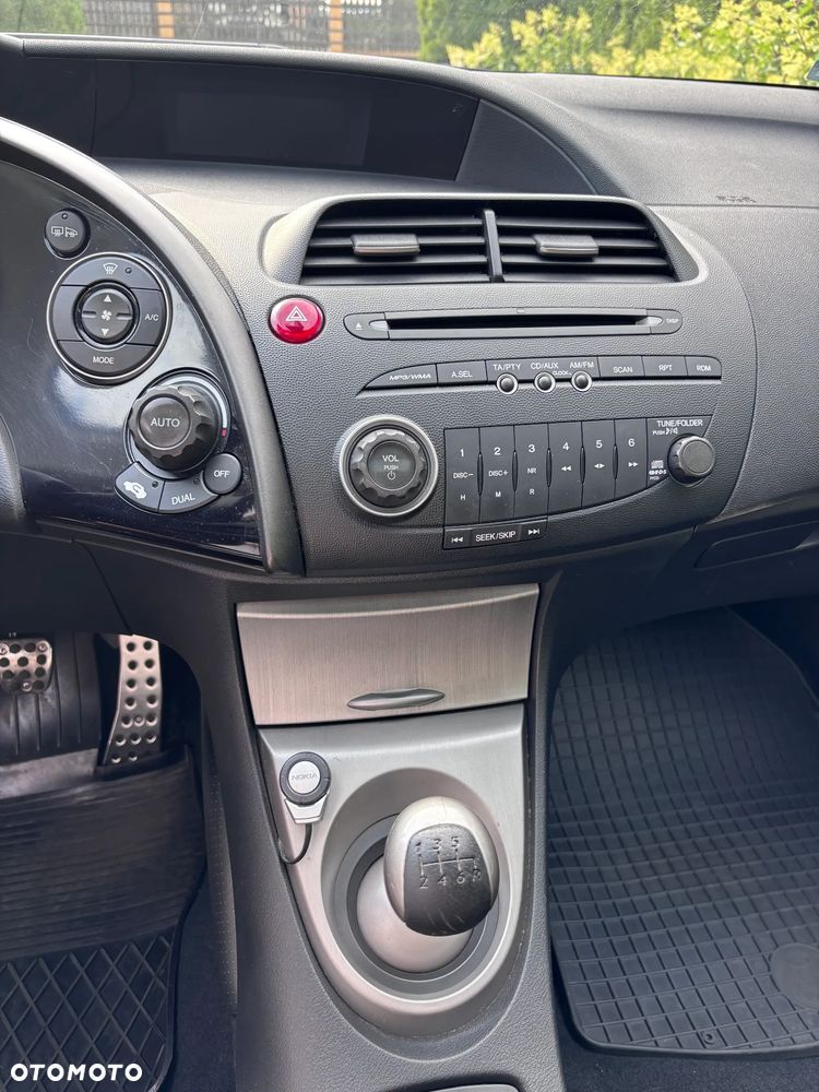 Honda Civic 1.8 Executive - 11