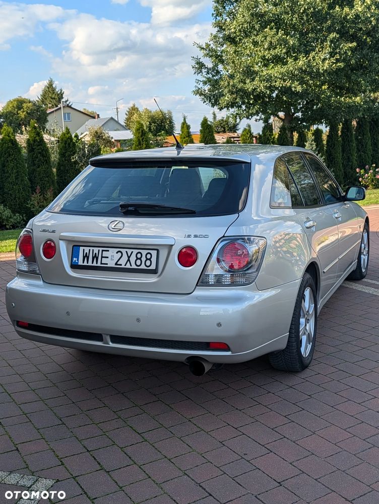 Lexus IS 200 SportCross - 7