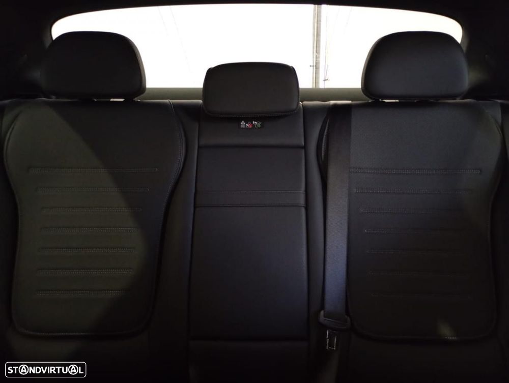 Mercedes-Benz C 300 e AMG Line — fotografia 23