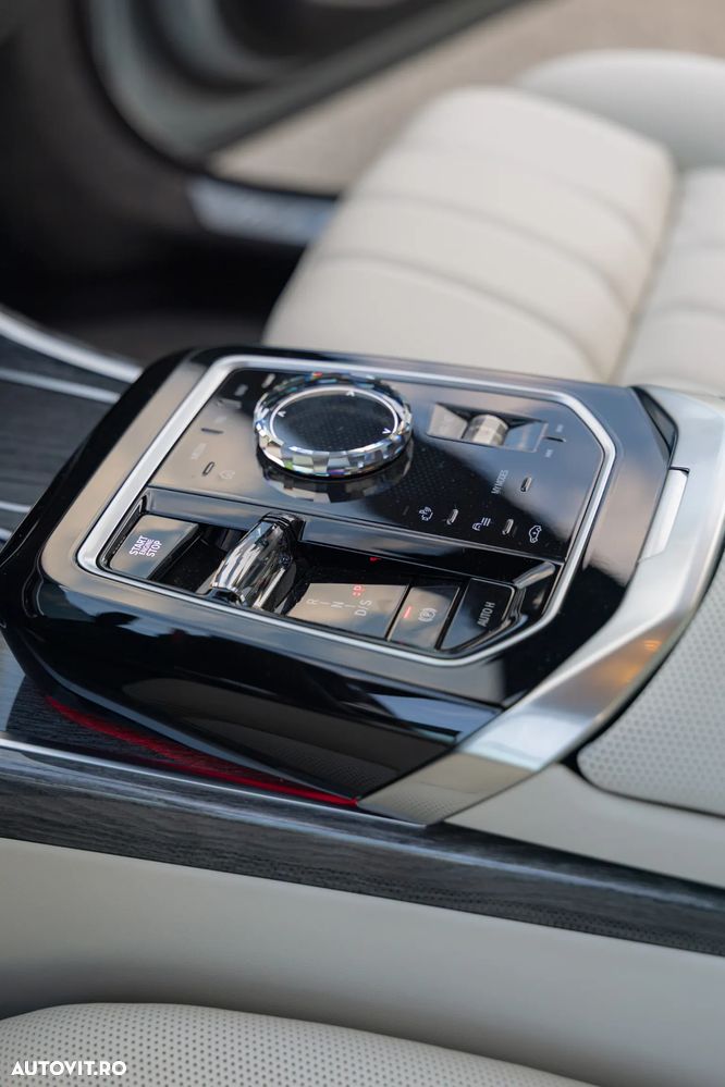 BMW M7 2025 — imagine 13