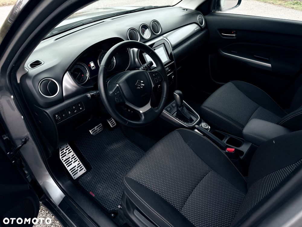 Suzuki Vitara 1.0 Boosterjet Premium 4WD - 24