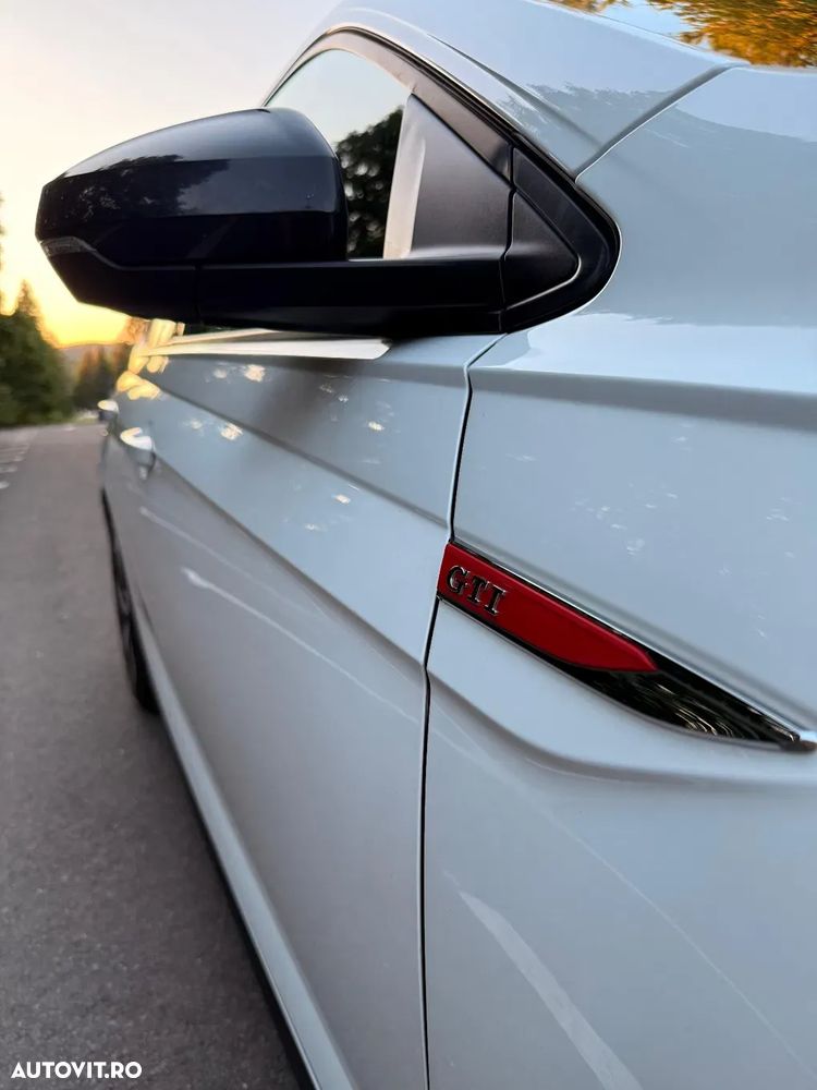 Volkswagen Polo 2.0 TSI DSG GTI - 15
