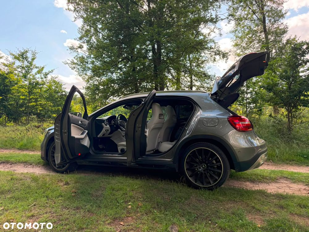 Mercedes-Benz GLA 220 d 4-Matic AMG Line - 10