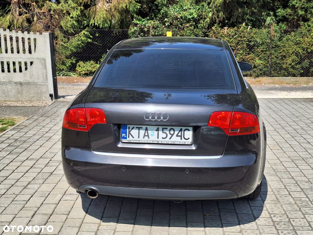 Audi A4 Limousine - 8