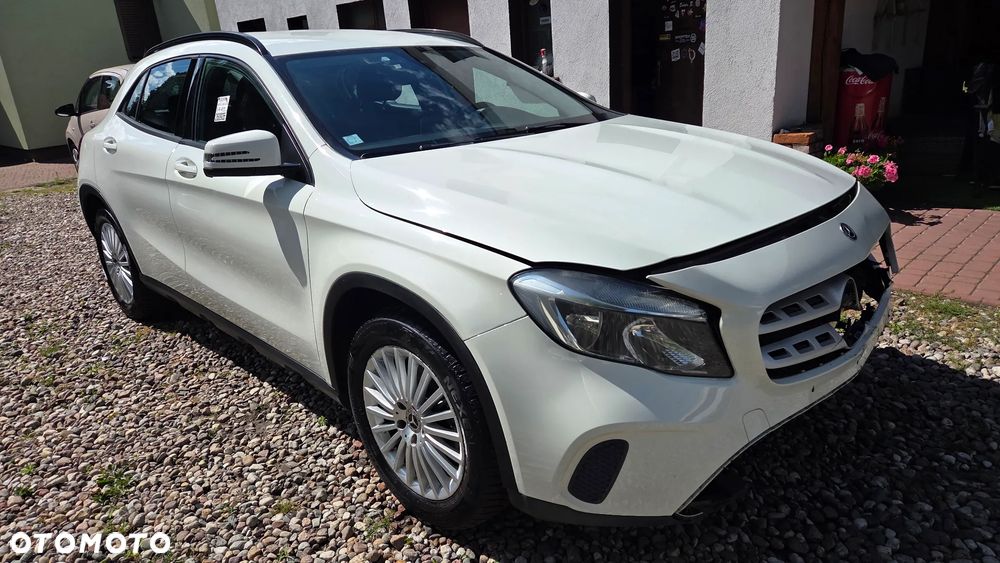 Mercedes-Benz GLA 180 Style - 1