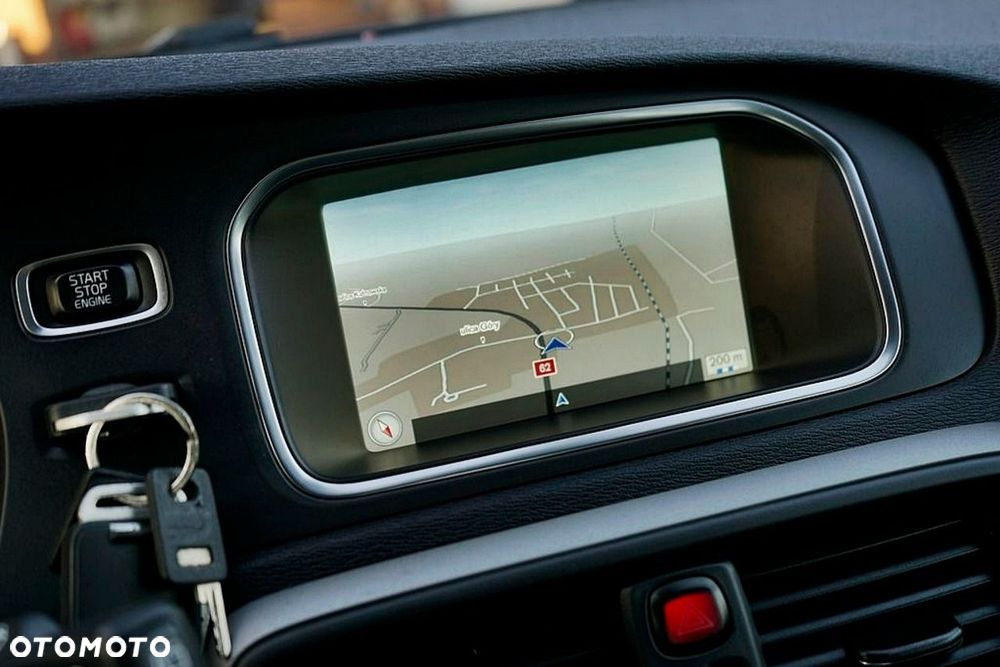 Volvo V40 - 25