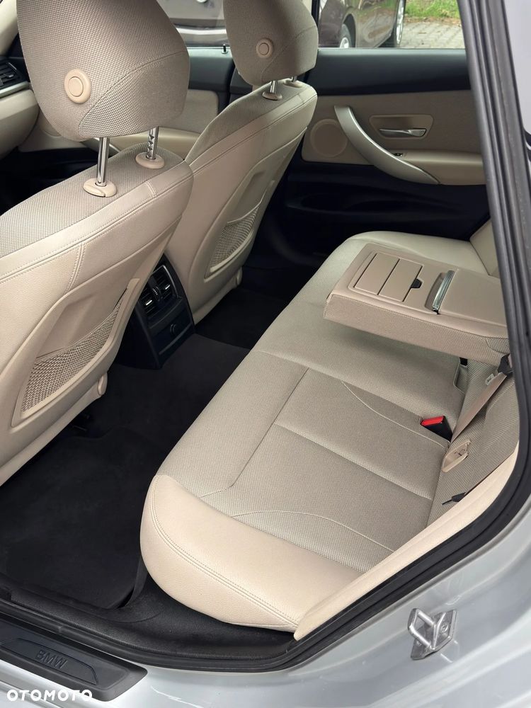 BMW 3GT 320i xDrive - 15