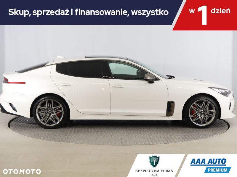 Kia Stinger - 8