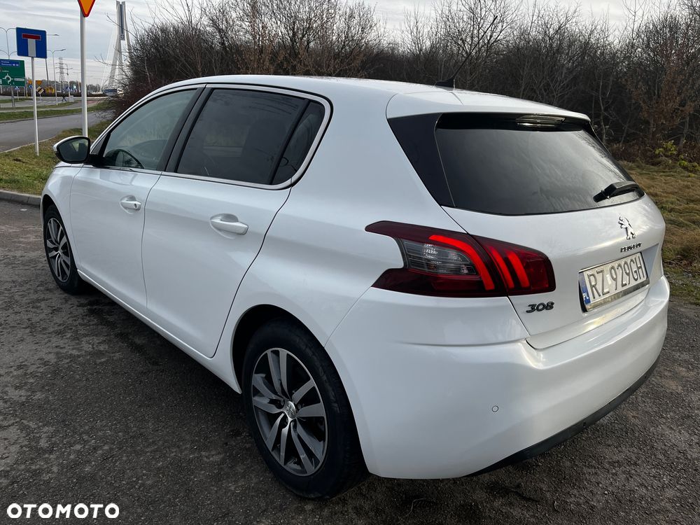 Peugeot 308 1.2 PureTech GPF Road Trip S&S EAT8 - 9