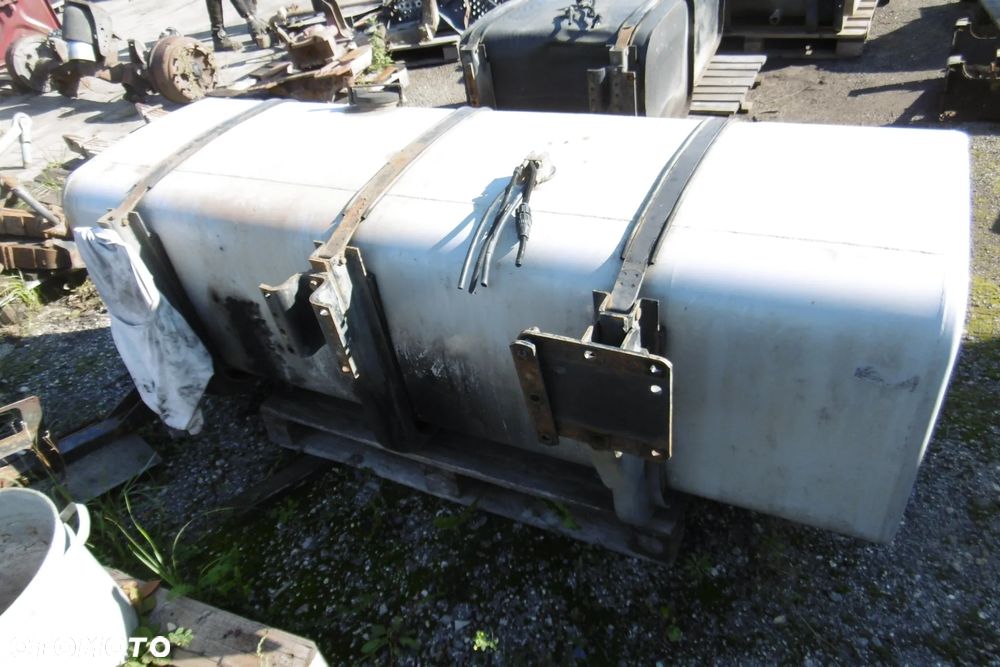 Zbiornik paliwa Man F2000 TGA - 7
