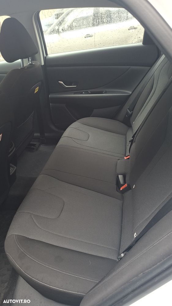 Hyundai Elantra 1.6 l 123 CP 6MT Highway - 4