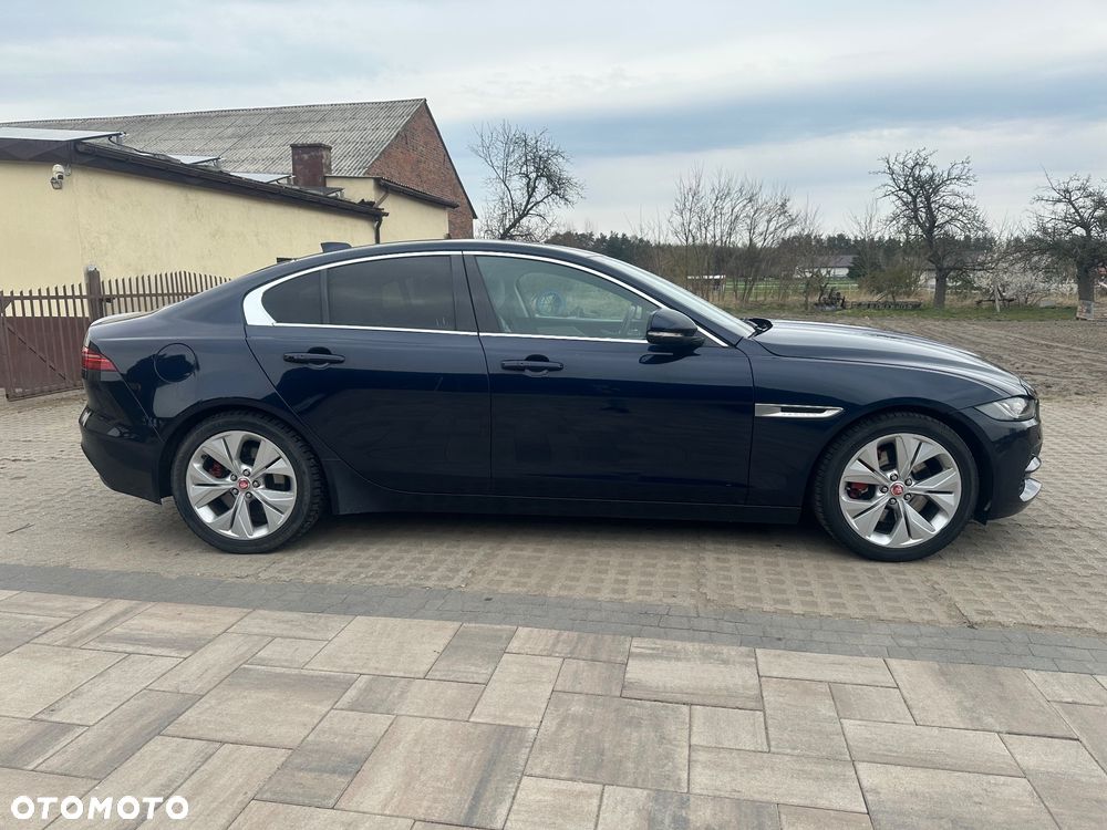 Jaguar XE - 2