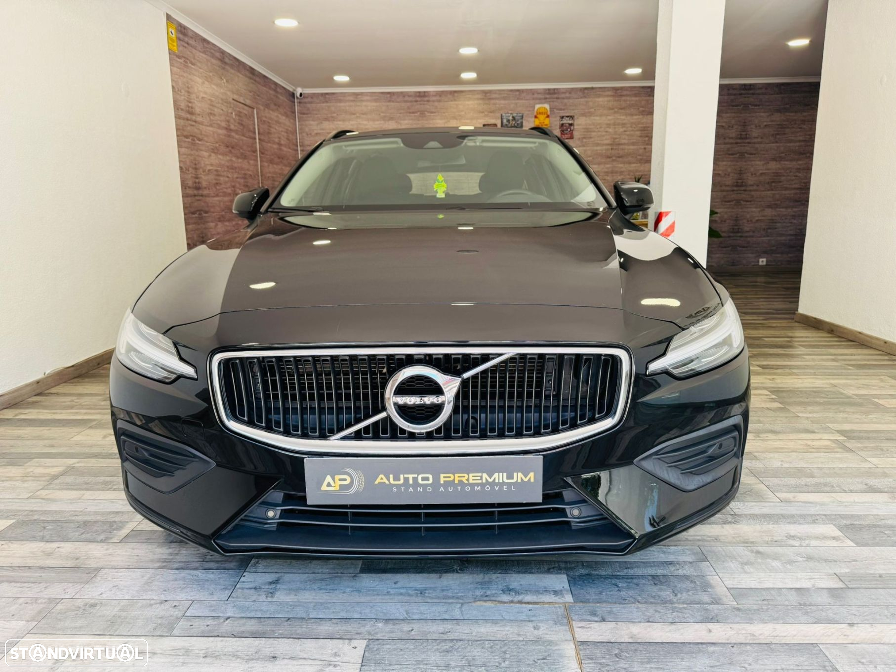 Volvo V60 2.0 B4 Momentum Core Geartronic - 2