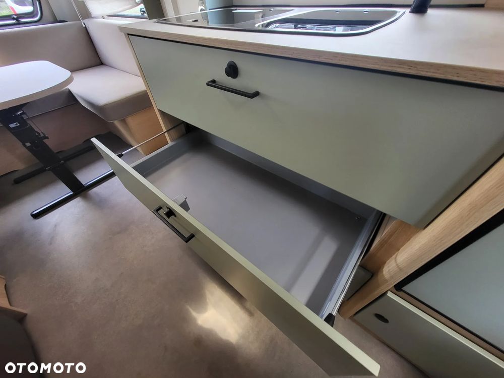 LMC Style 530 E - Łóżka wzdłużne + salon podkowa - 18