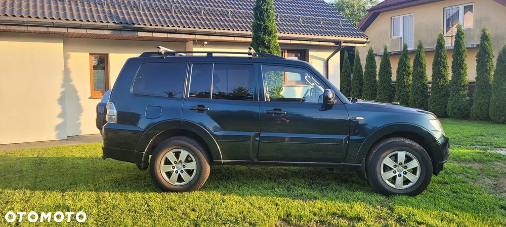 Mitsubishi Pajero - 11