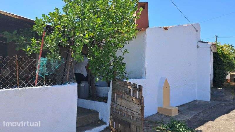 Vende-se casa para recuperar nos arredores de Almodôvar - Grande imagem: 3/12
