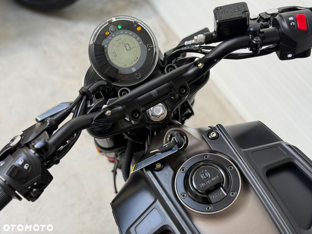 Husqvarna Svartpilen - 29
