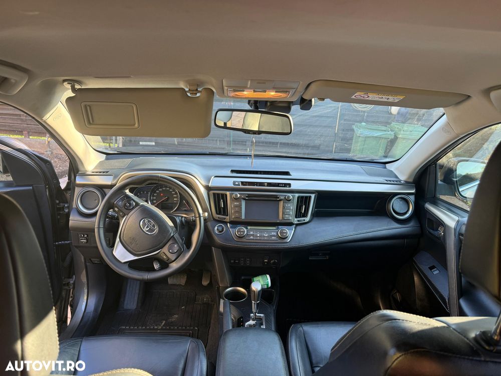 Toyota RAV4 2.2L D-CAT A/T Luxury - 17