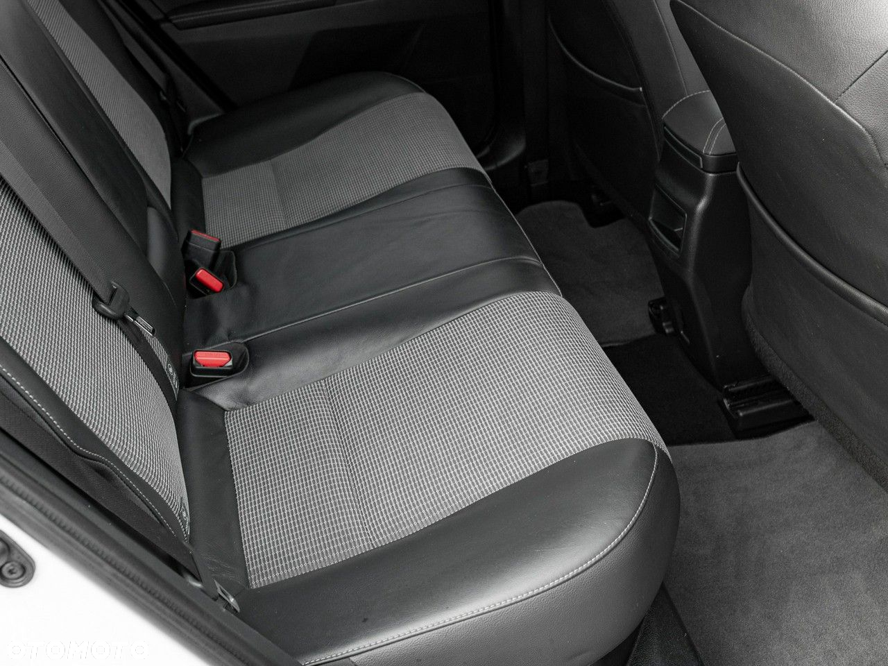 Toyota Auris Hybrid 135 Premium - 31
