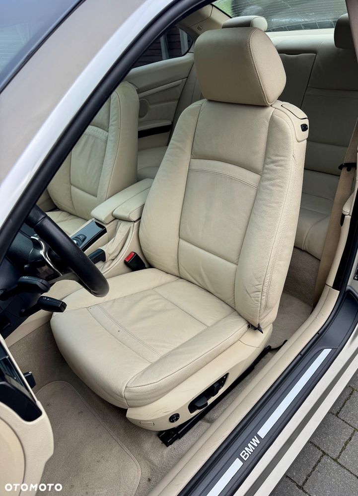 BMW Seria 3 330i Edition Exclusive - 16