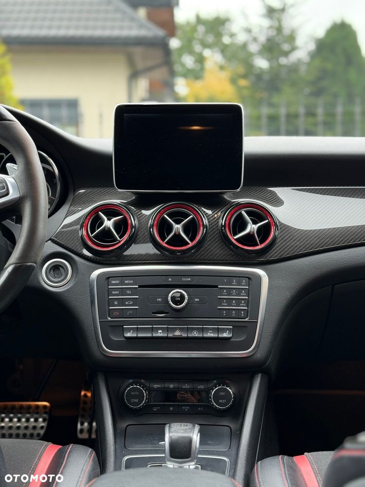 Mercedes-Benz CLA 45 AMG 4-Matic - 10