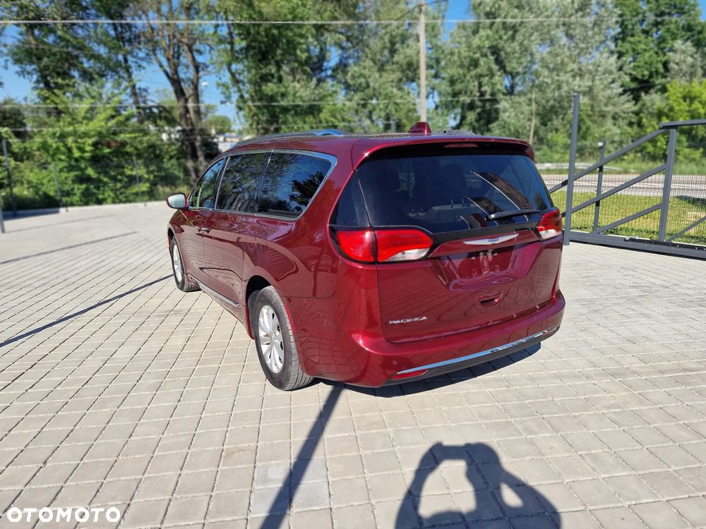 Chrysler Pacifica - 2