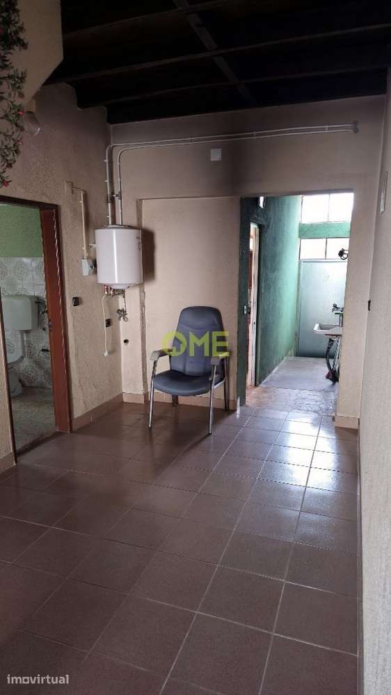 Moradia para remodelar no centro da vila - Grande imagem: 4/22