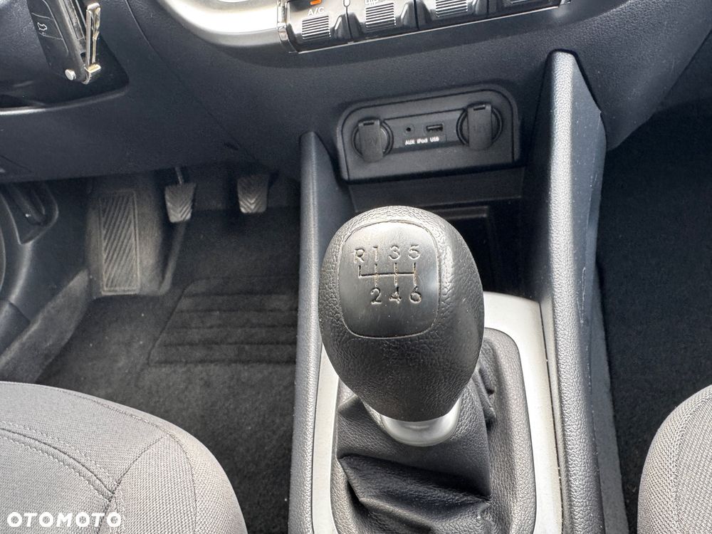 Kia Rio 1.4 L - 19