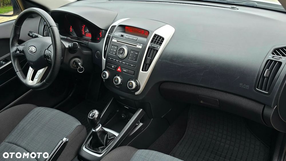 Kia Ceed - 25