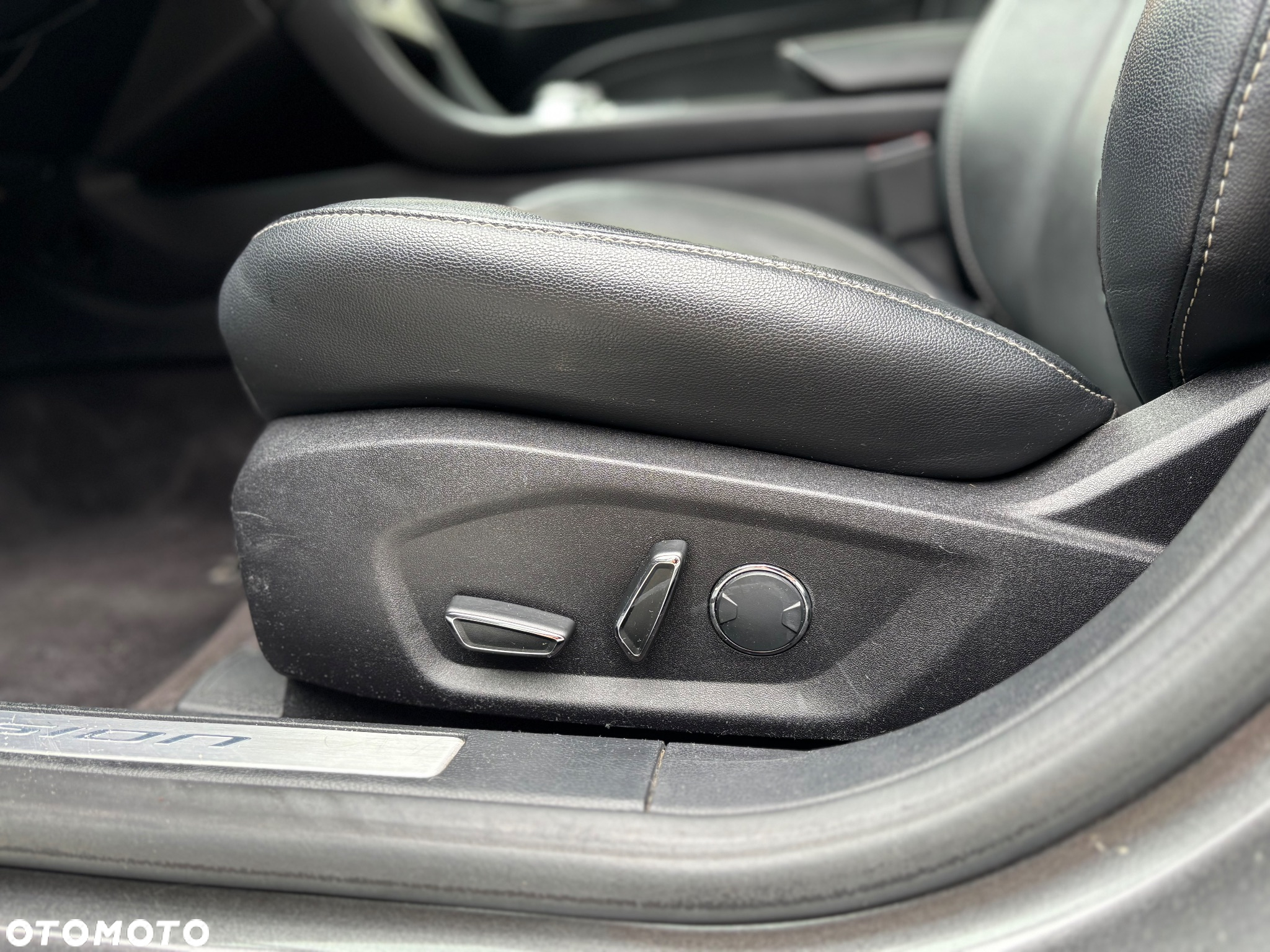 Ford Fusion 2.0 EcoBoost Titanium - 24