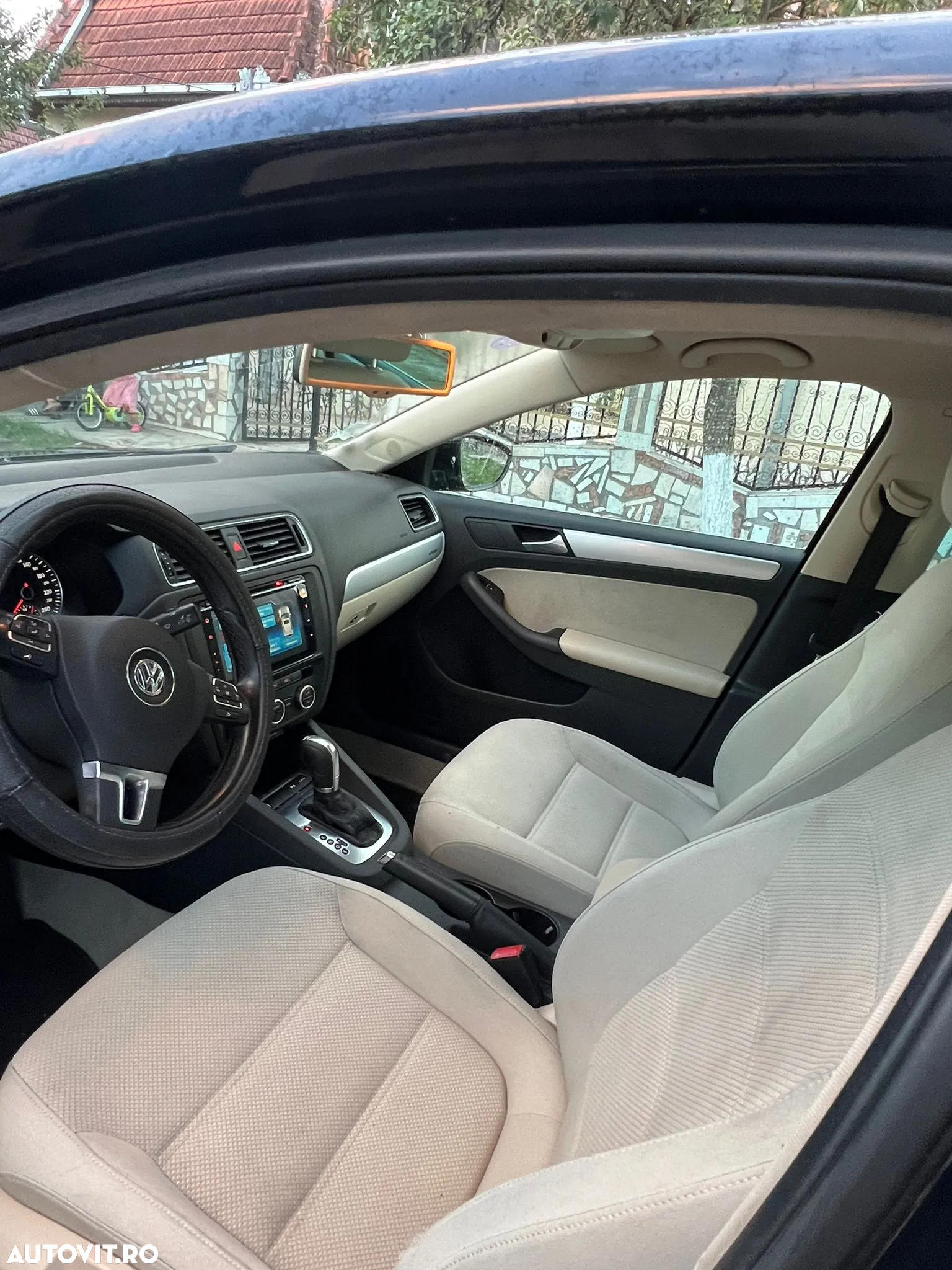 Volkswagen Jetta - 4