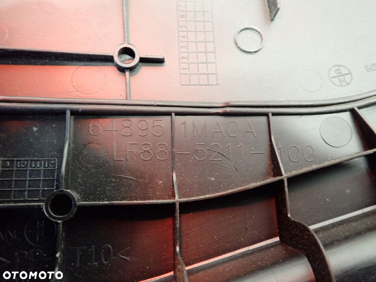 OSŁONA WLEWU PŁYNU HAMULCOWEGO INFINITI M37X  64895-1MA0A - 7
