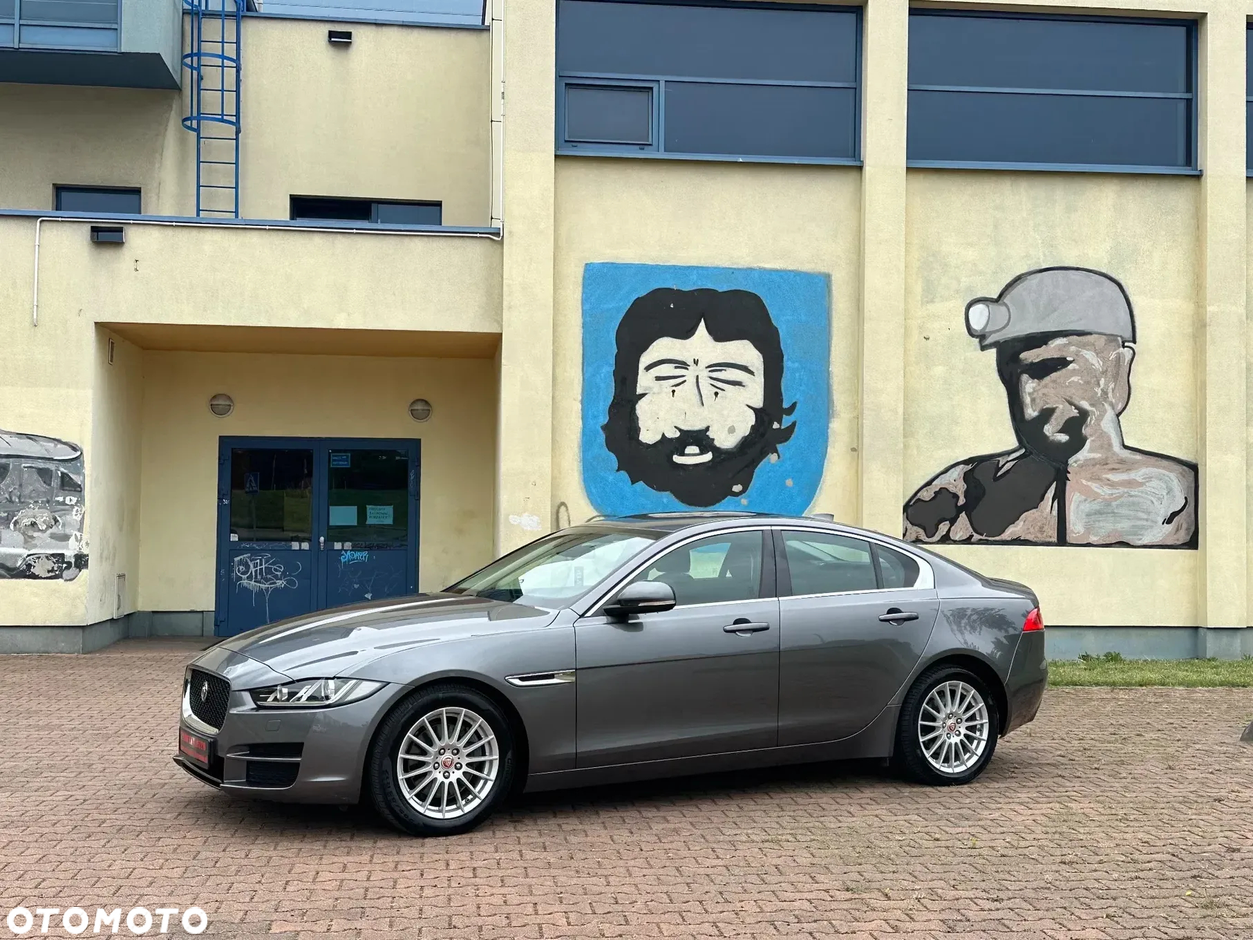 Jaguar XE - 5