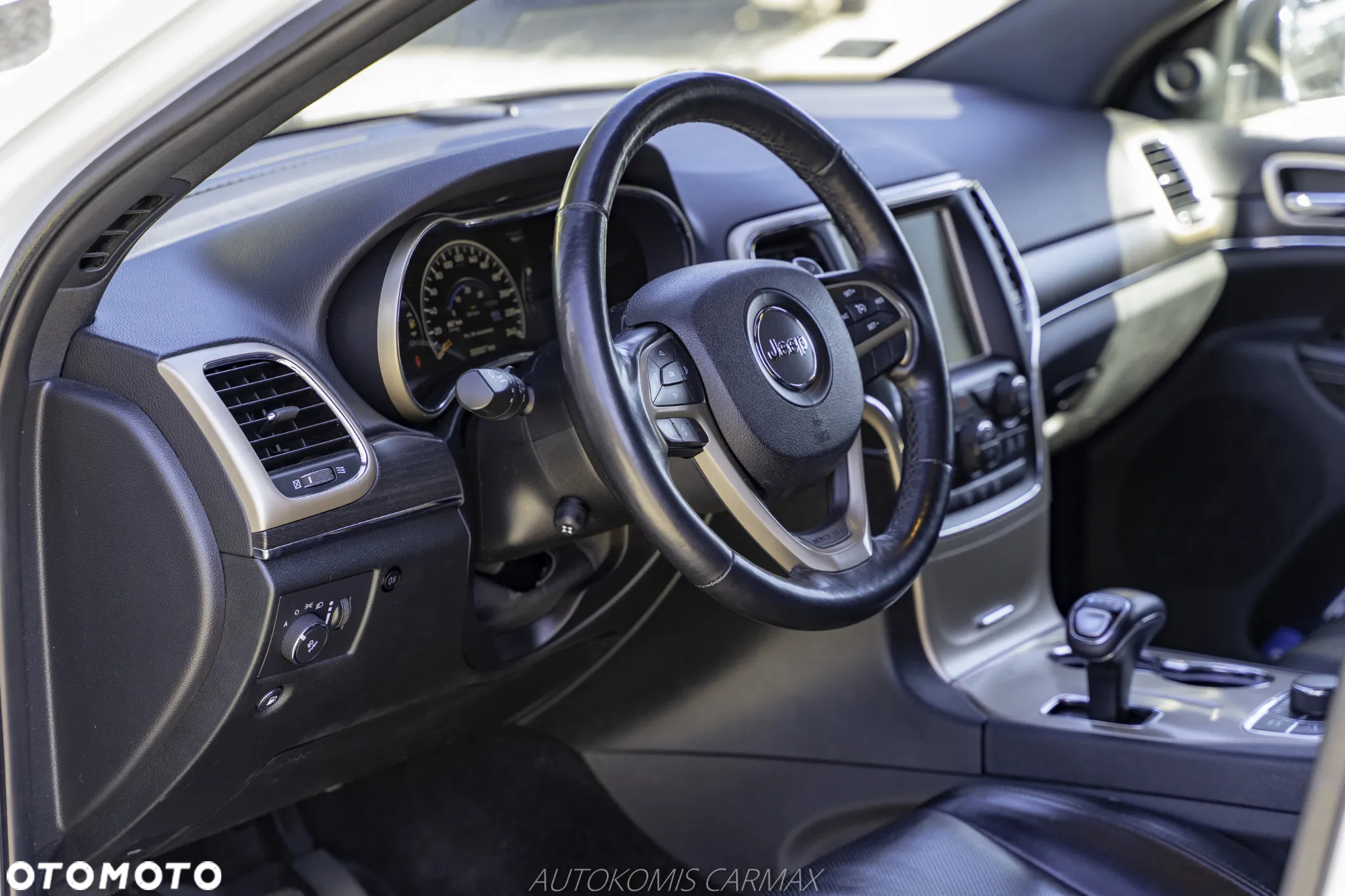 Jeep Grand Cherokee - 12