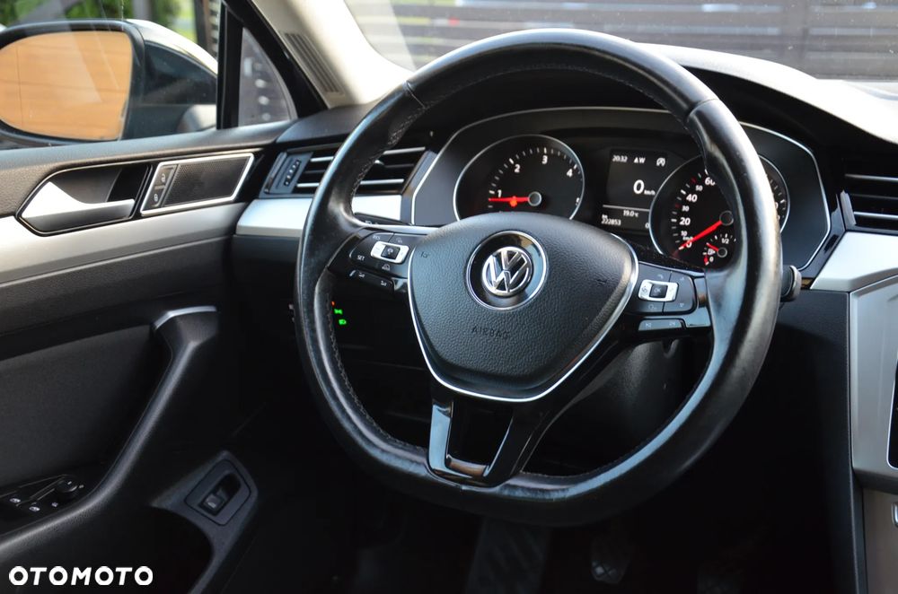 Volkswagen Passat 2.0 TDI (BlueMotion Technology) Comfortline - 23