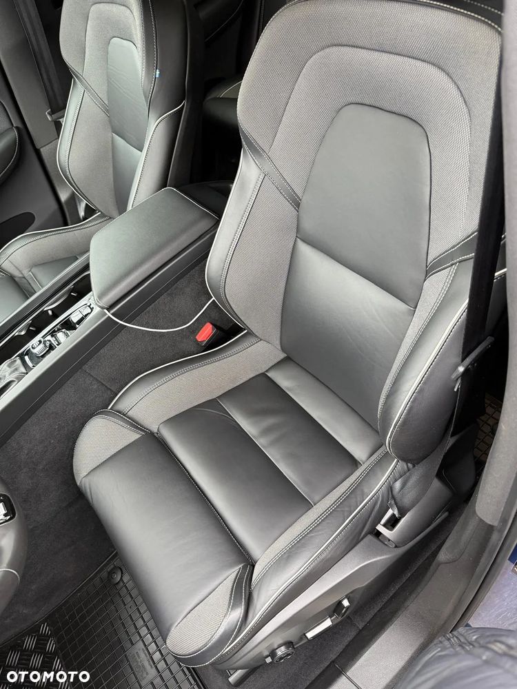 Volvo XC 60 T4 R-Design - 12