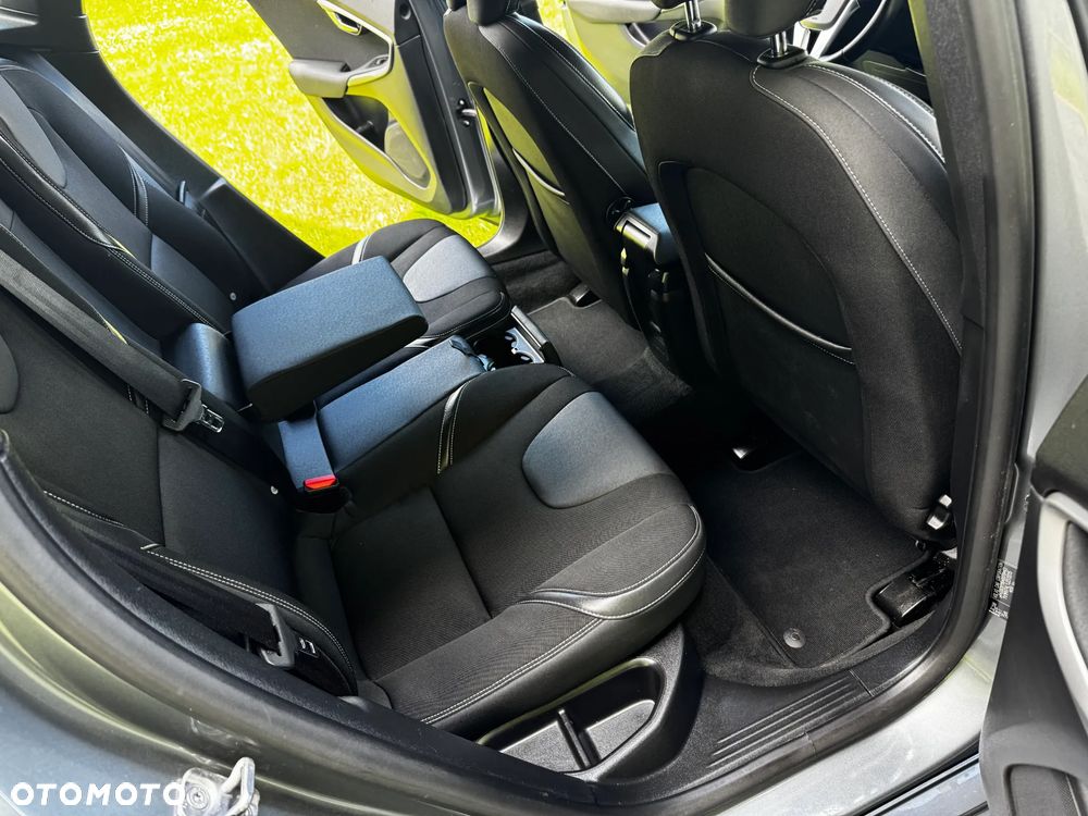 Volvo V40 D2 Momentum - 19