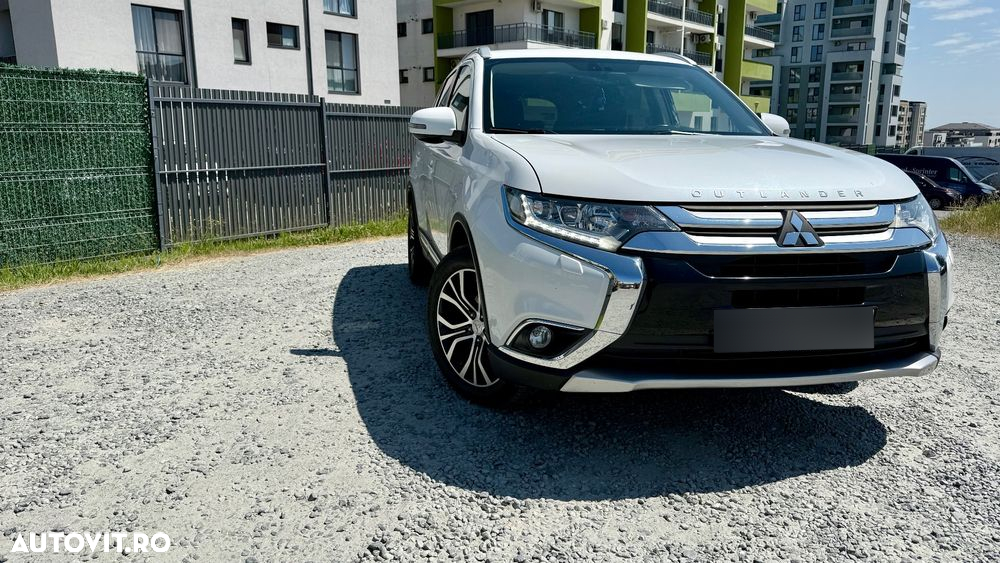 Mitsubishi Outlander - 2