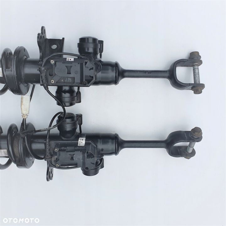BMW F11 PRZÓD AMORTYZATOR R/L 6796978 6769977 - 3