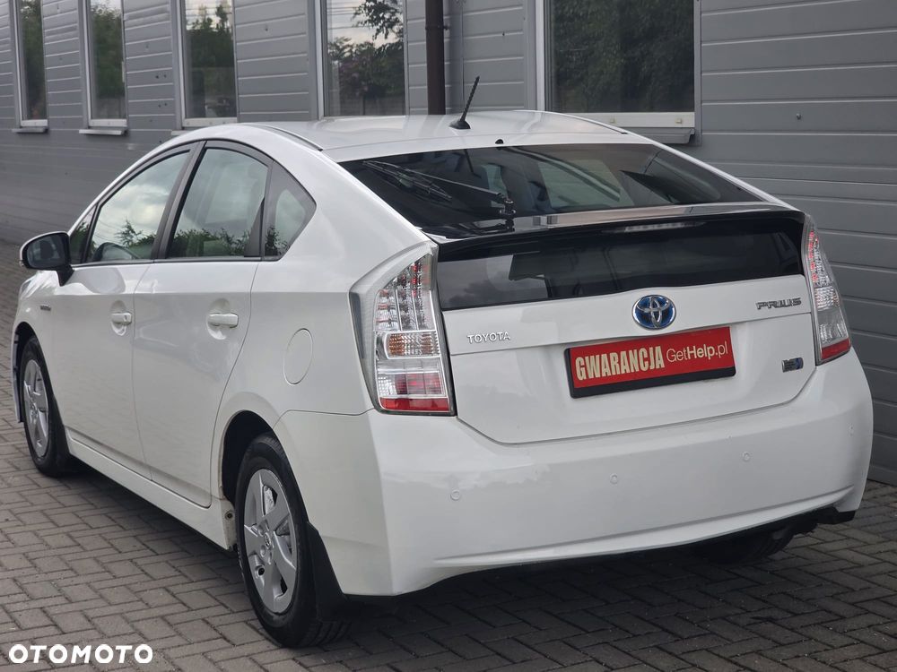 Toyota Prius (Hybrid) - 17