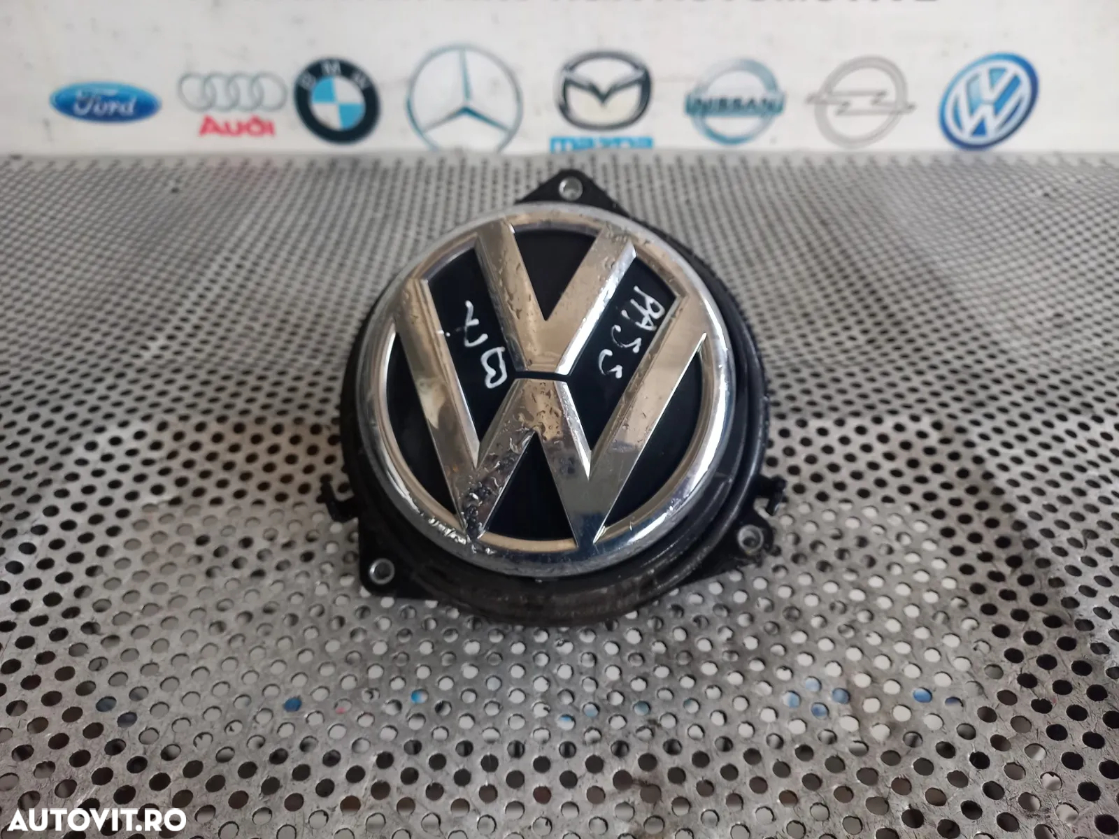 Manere Actuator Sigla Emblema Deschidere Portbagaj Vw Passat B7 An 2011-2012-2013-2014-2015 - Dezme - 2