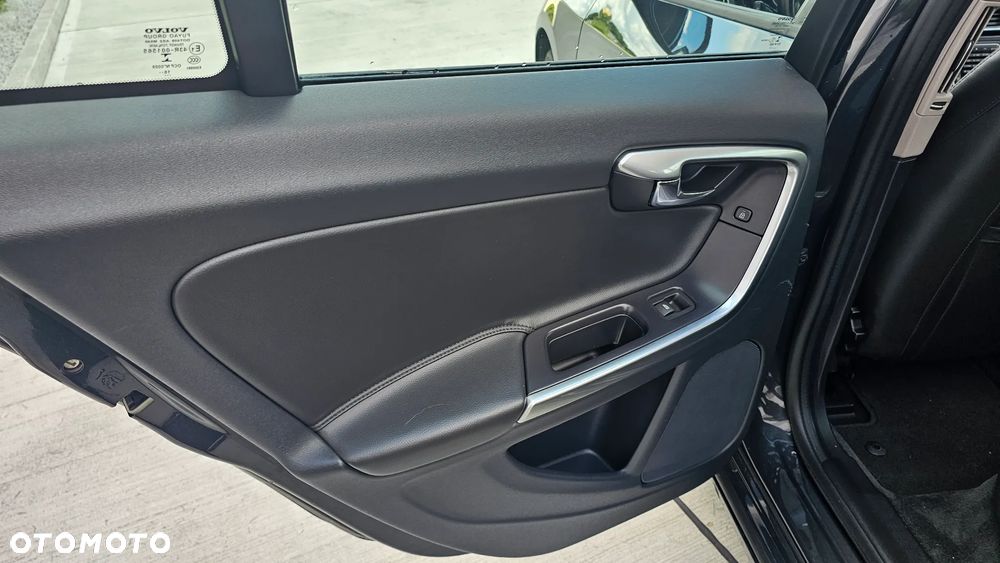 Volvo V60 D2 Drive-E Momentum - 34
