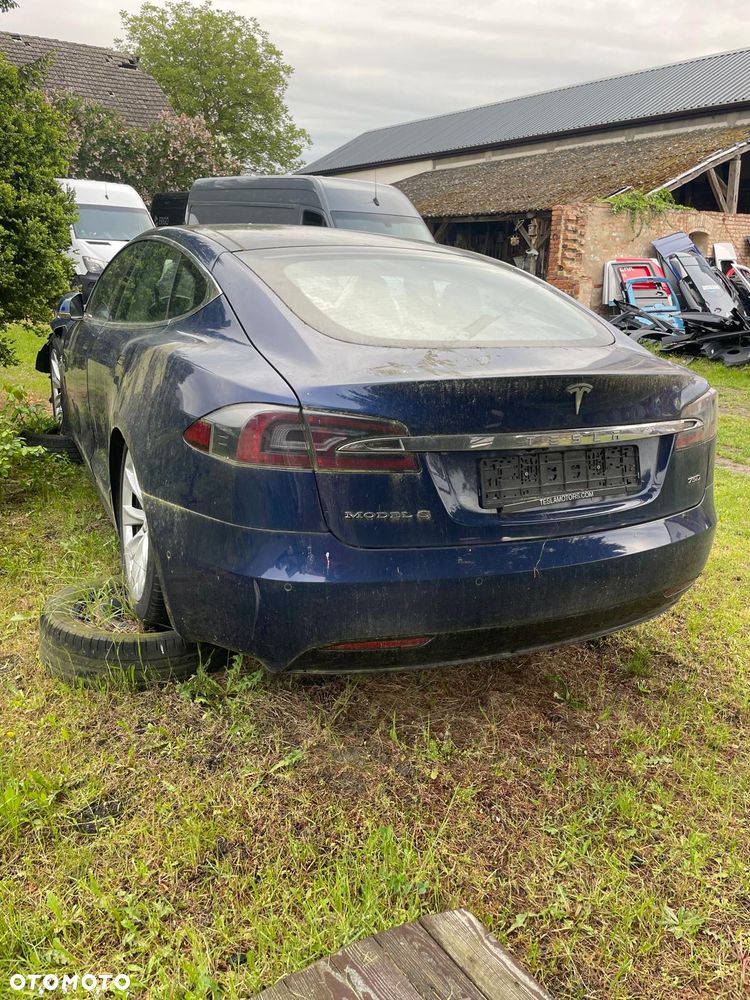 Tesla Model S - 2