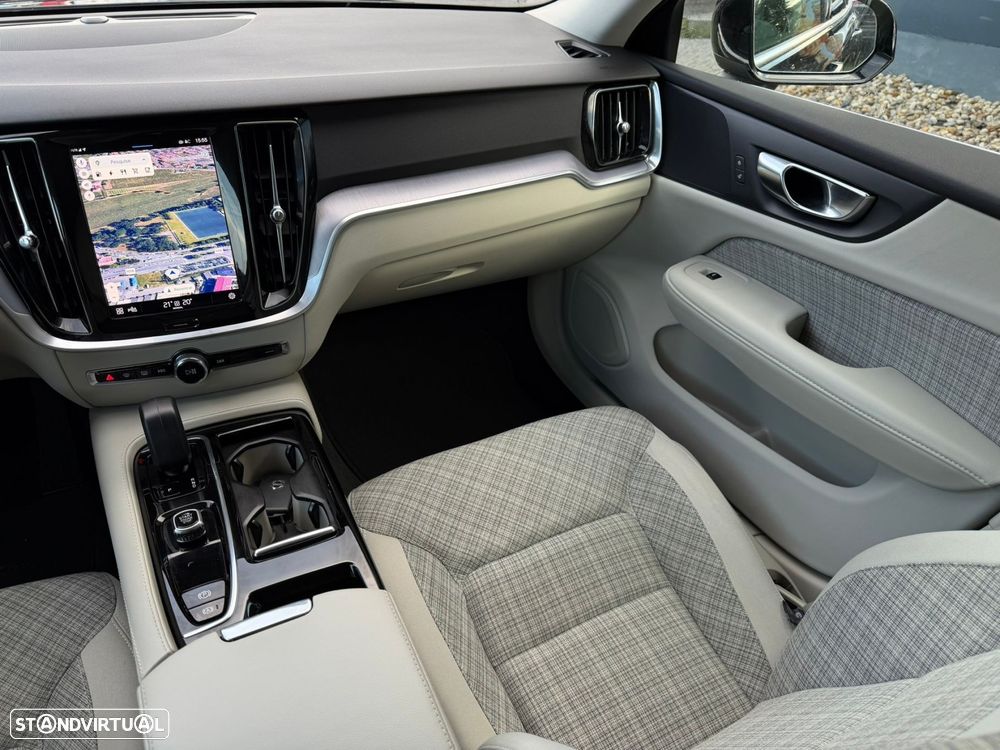 Volvo V60 2.0 T6 AWD TE Essential - 24