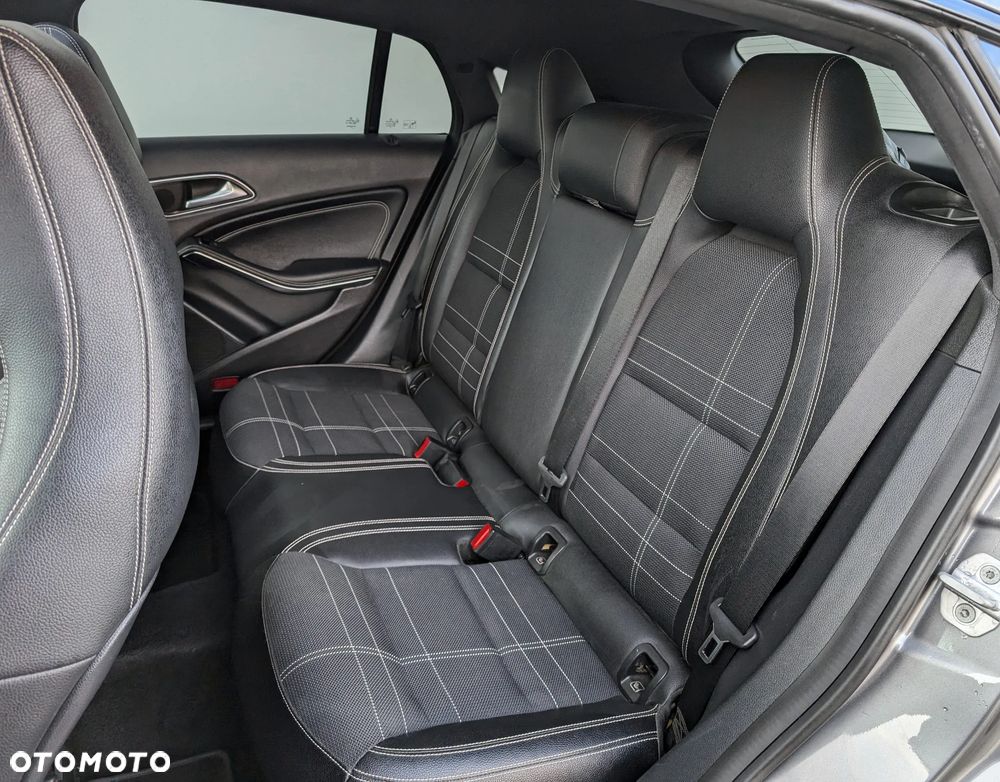 Mercedes-Benz CLA Shooting Brake 220 (CDI) d 7G-DCT Urban - 13