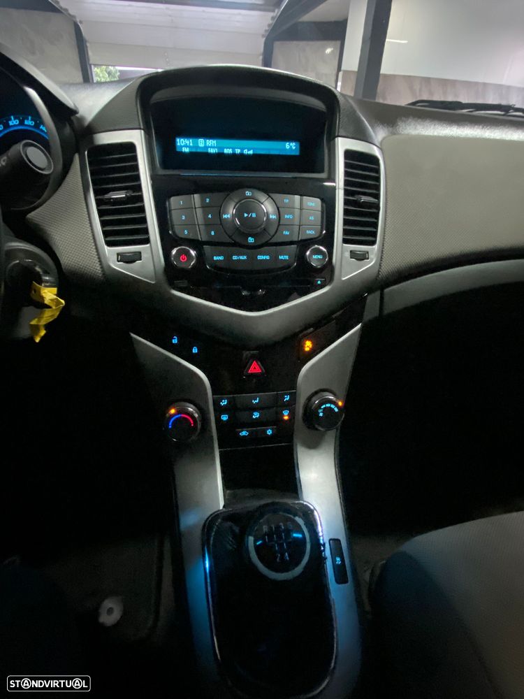Chevrolet Cruze 1.6 LS - 9