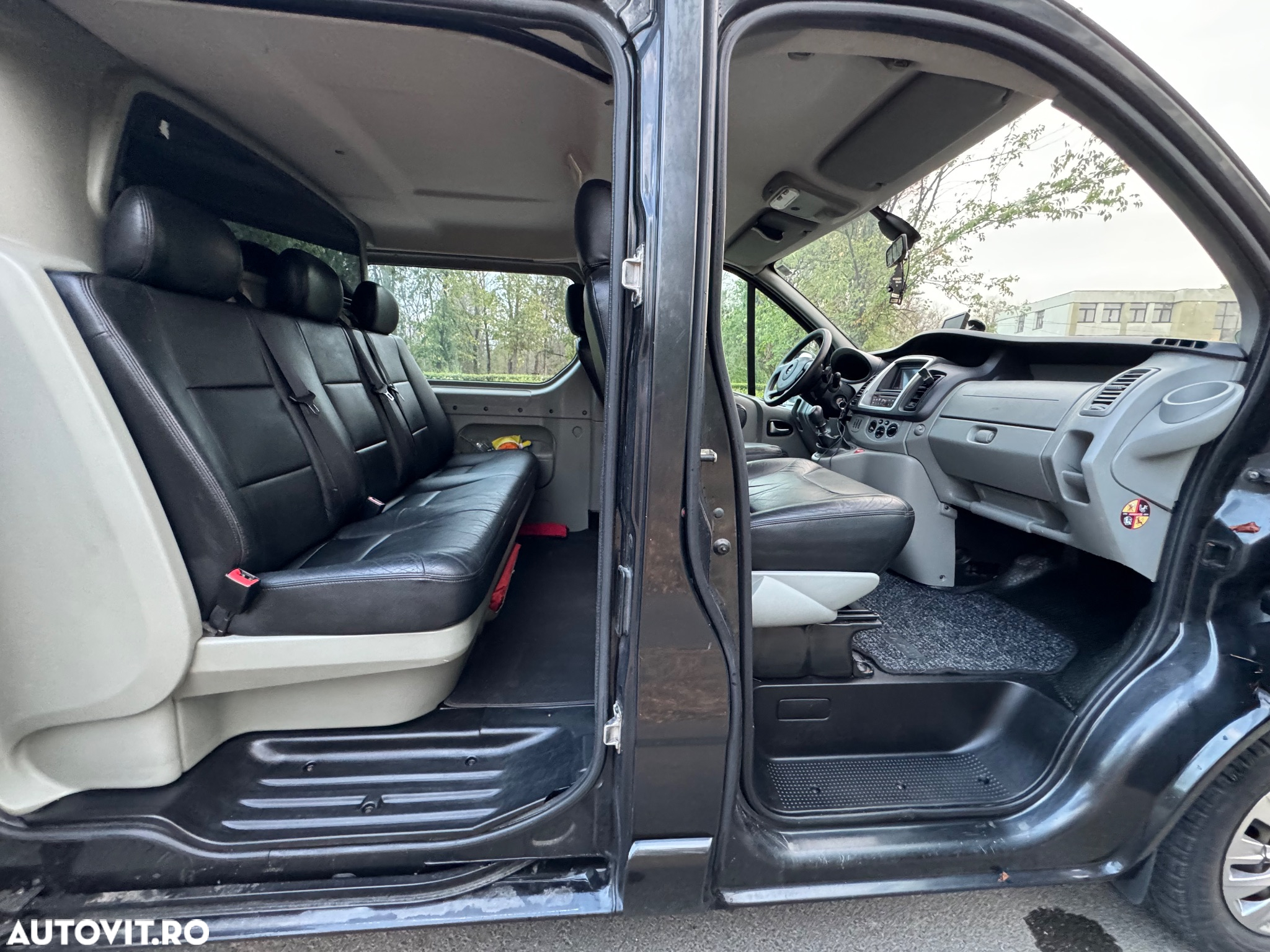 Opel Vivaro 2.5 CDTI L2H1 Life Cosmo - 4