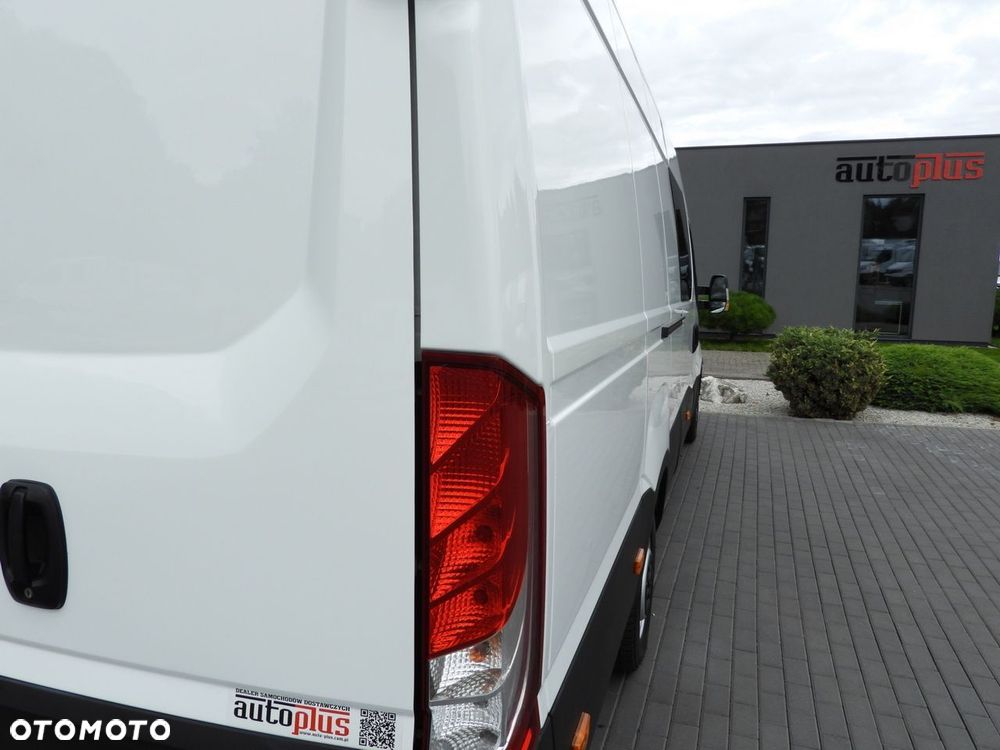 Iveco DAILY 35S16 FURGON BRYGADÓWKA 7 MIEJSC AUTOMAT HI-MATIC KLIMATYZACJA  160KM - 19