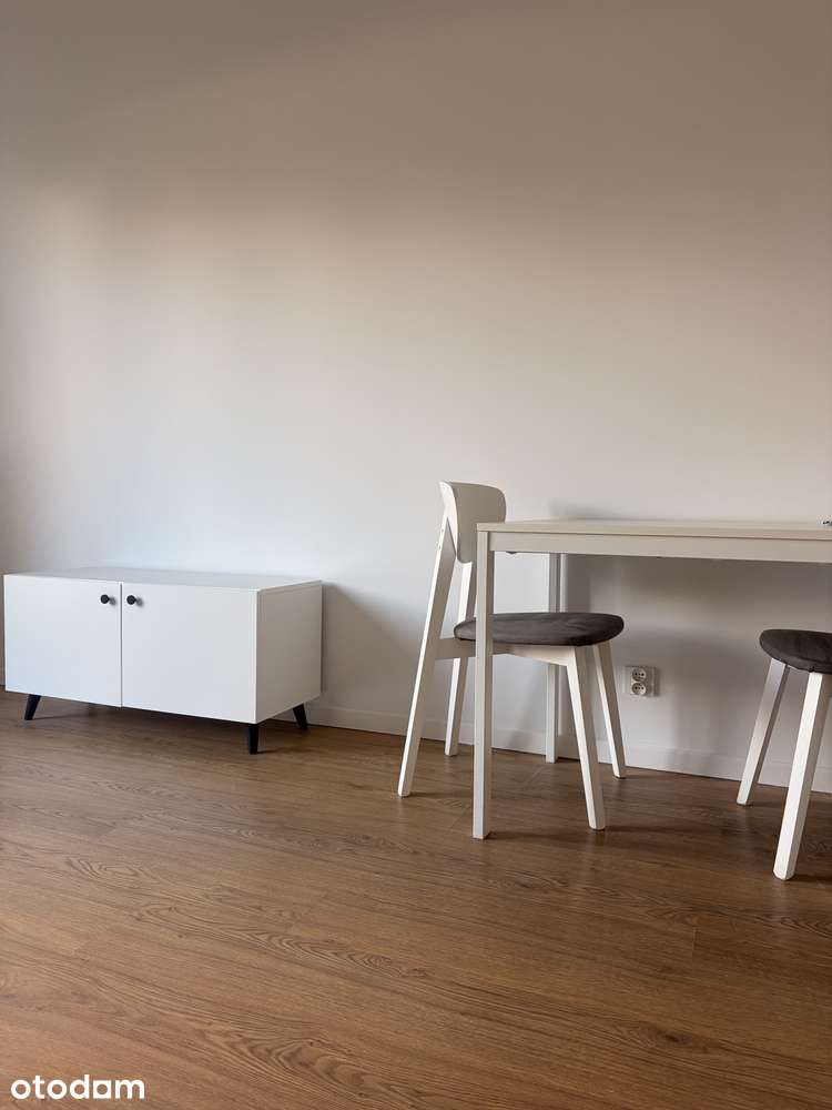 Studio - Al. 3 maja 51b/31 – Błonia – bez pośredników